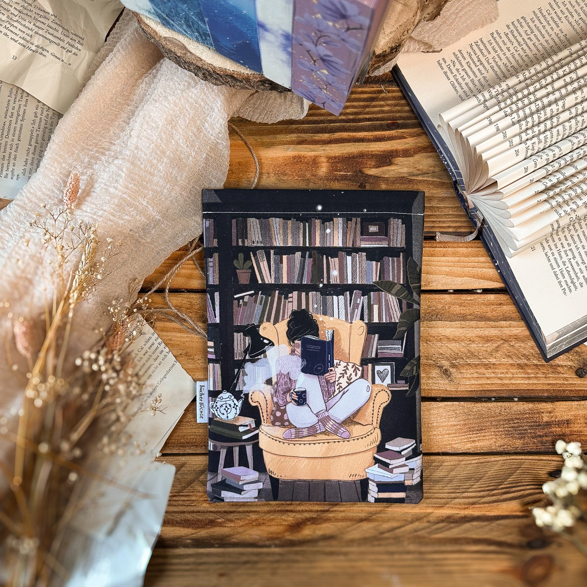 Buchhülle "Bibliothek" von @gebelwho