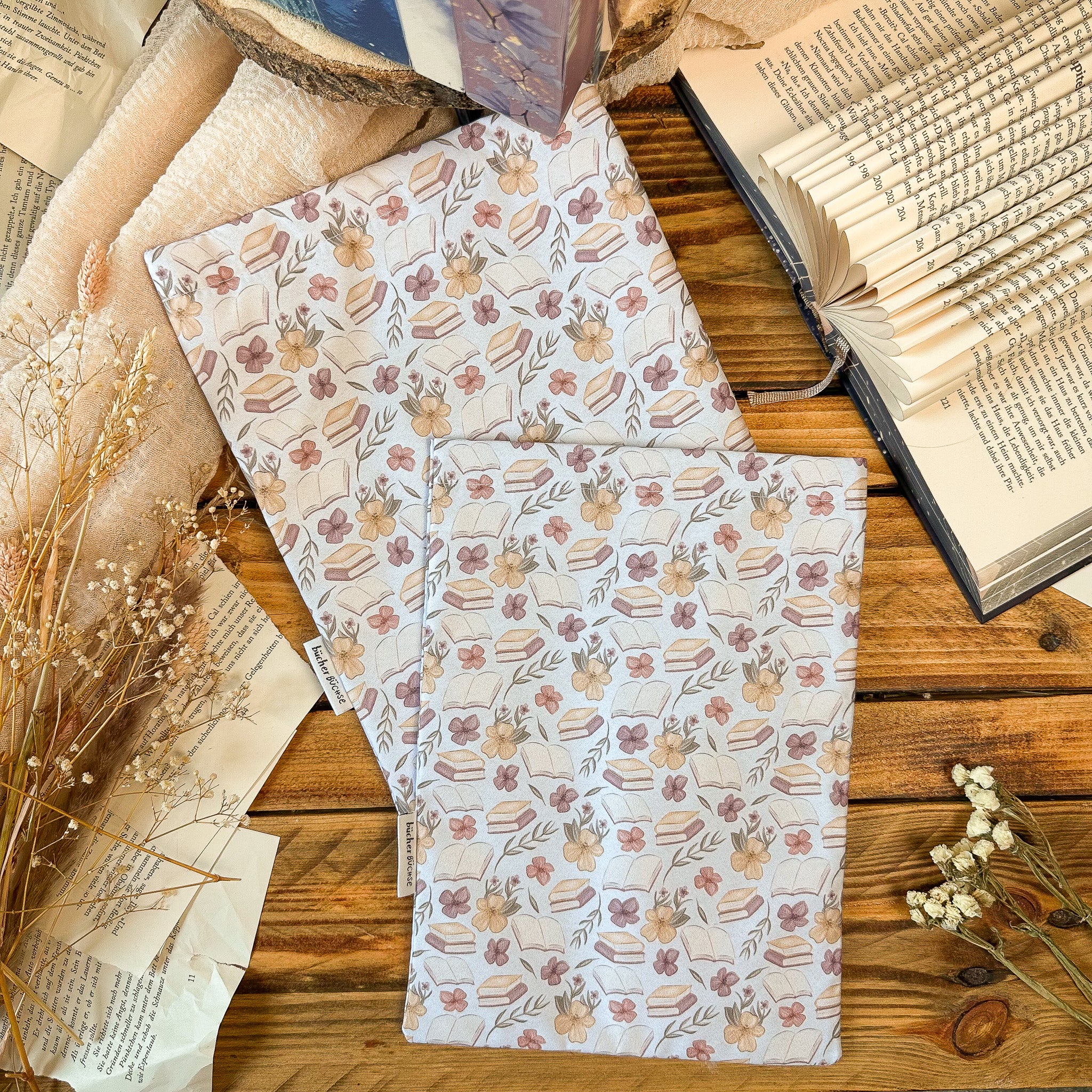 Buchhülle "Buchiges Muster" von @catarinabookdesigns