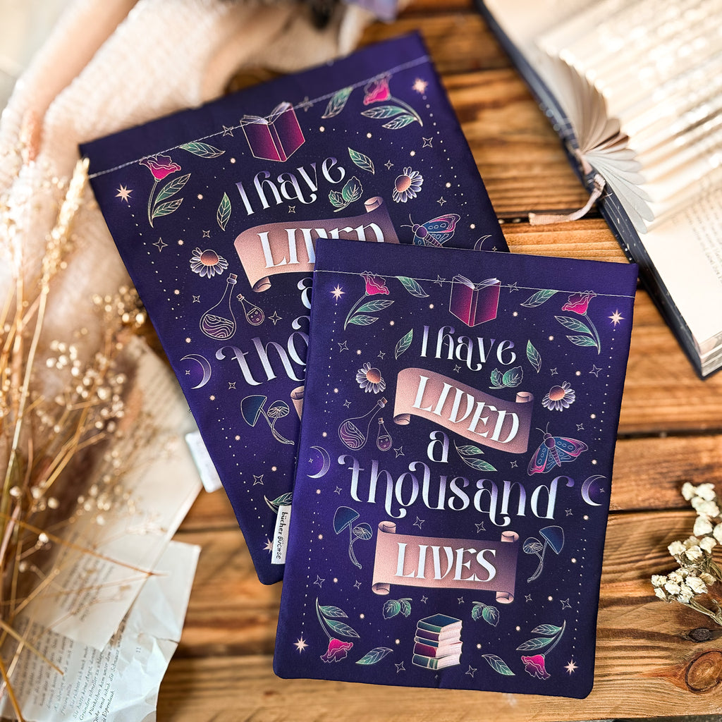 Buchhülle "I have lived a thousand lives" von @blanca.design