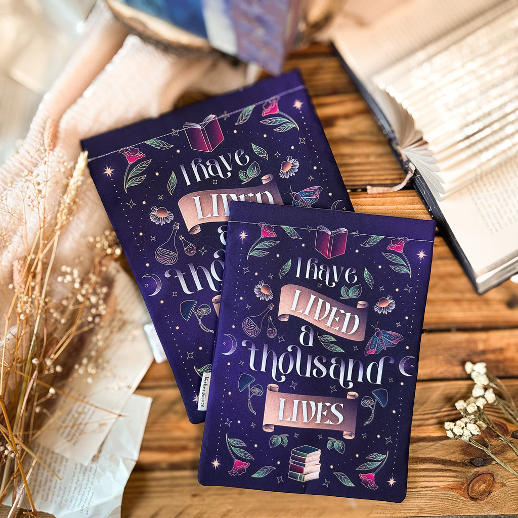 Buchhülle "I have lived a thousand lives" von @blanca.design