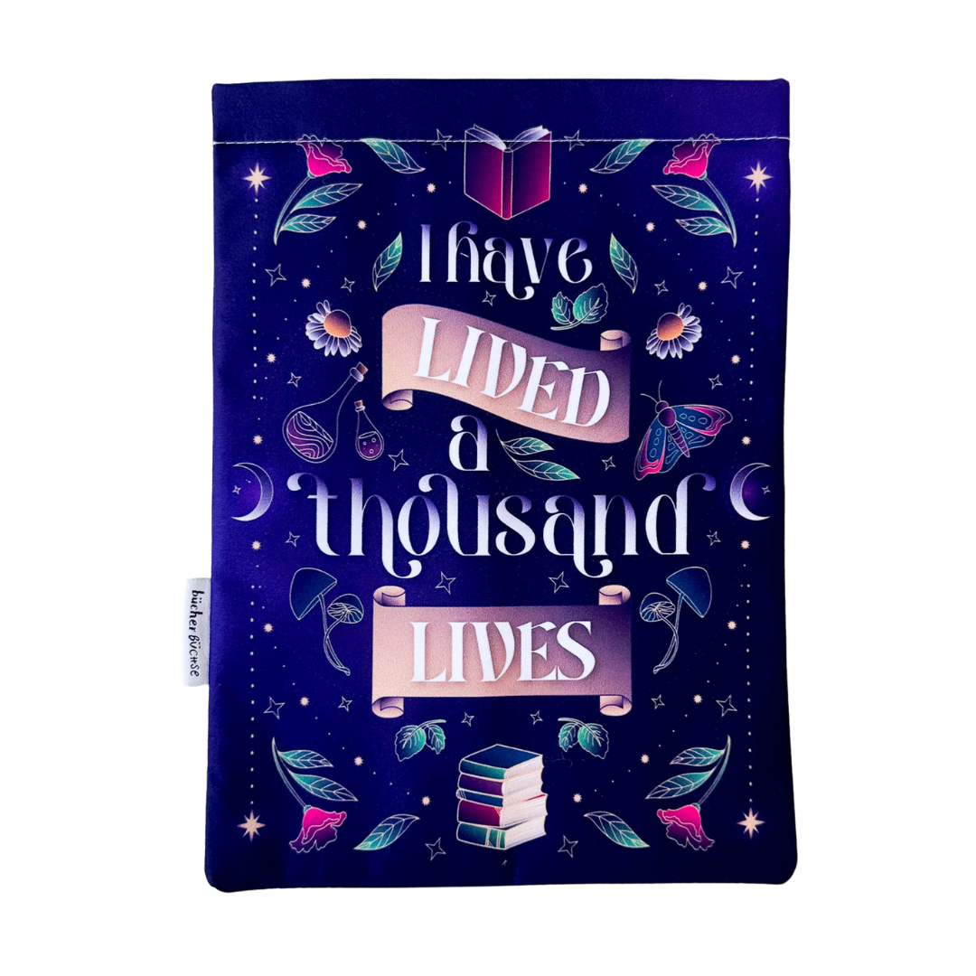 Buchhülle "I have lived a thousand lives" von @blanca.design