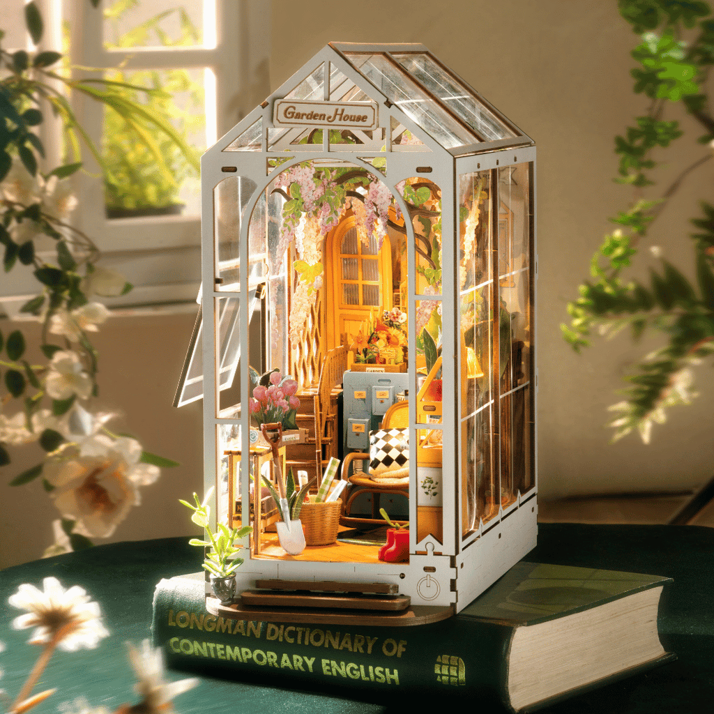 Book Nook "Garden House"