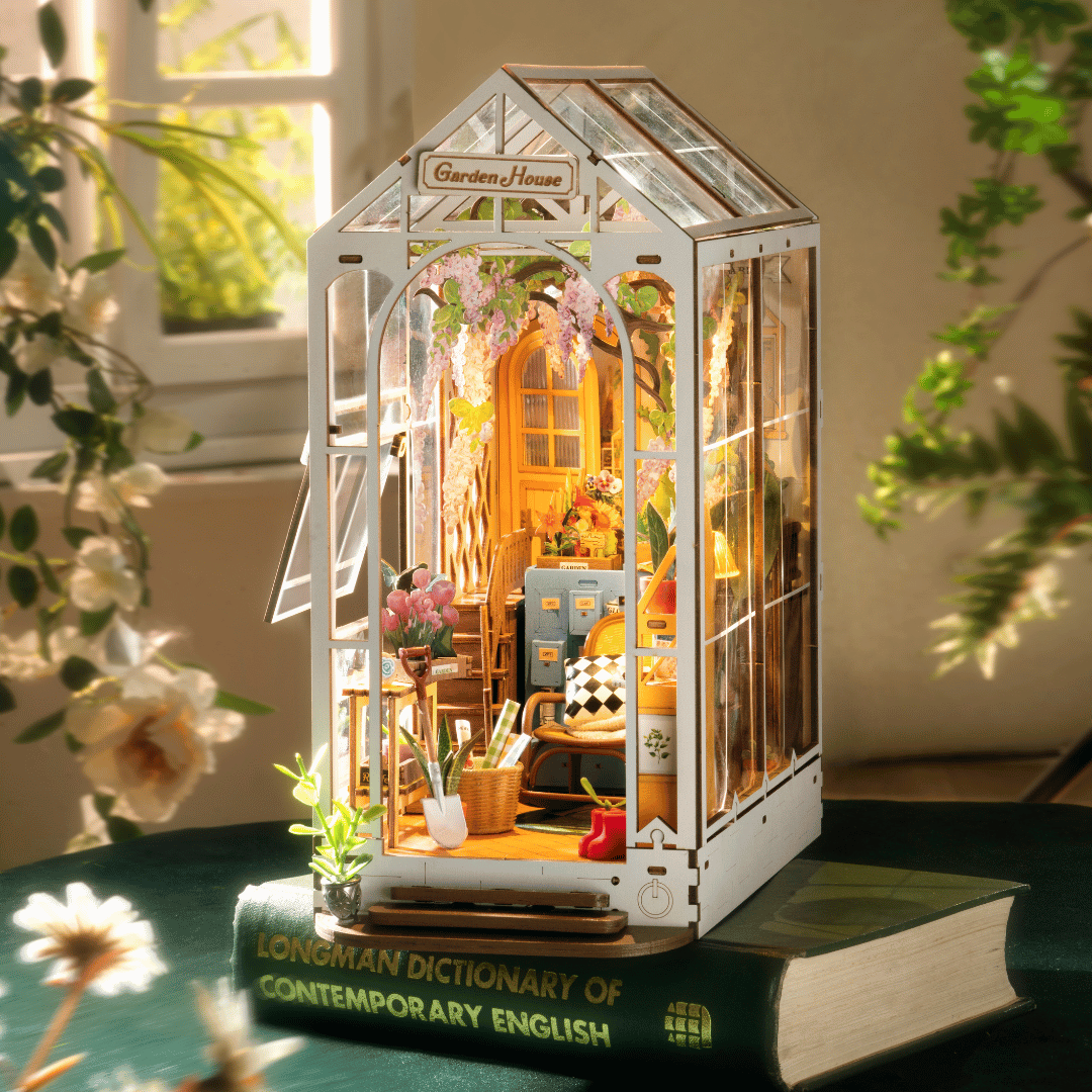 Book Nook "Garden House"