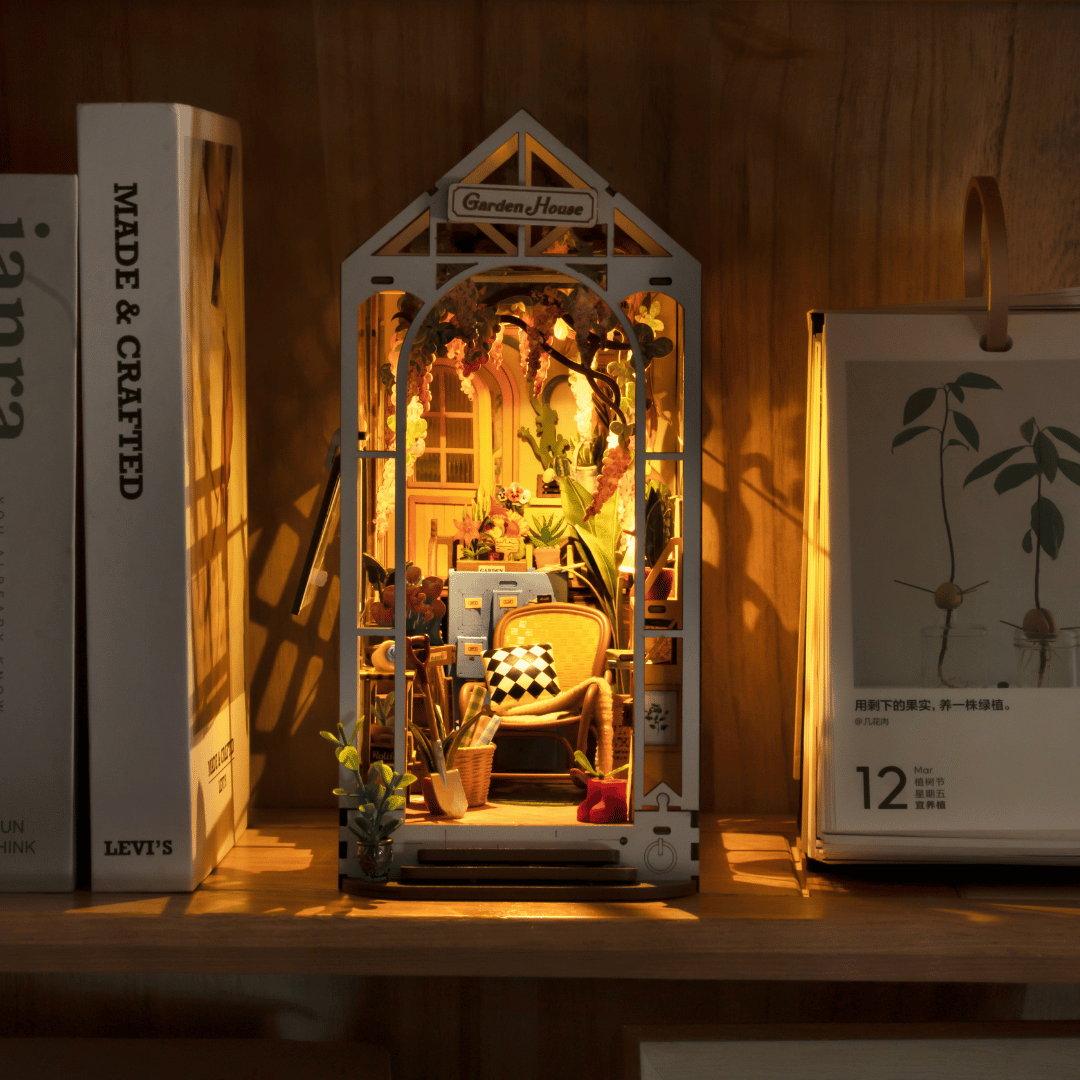 Book Nook "Garden House"