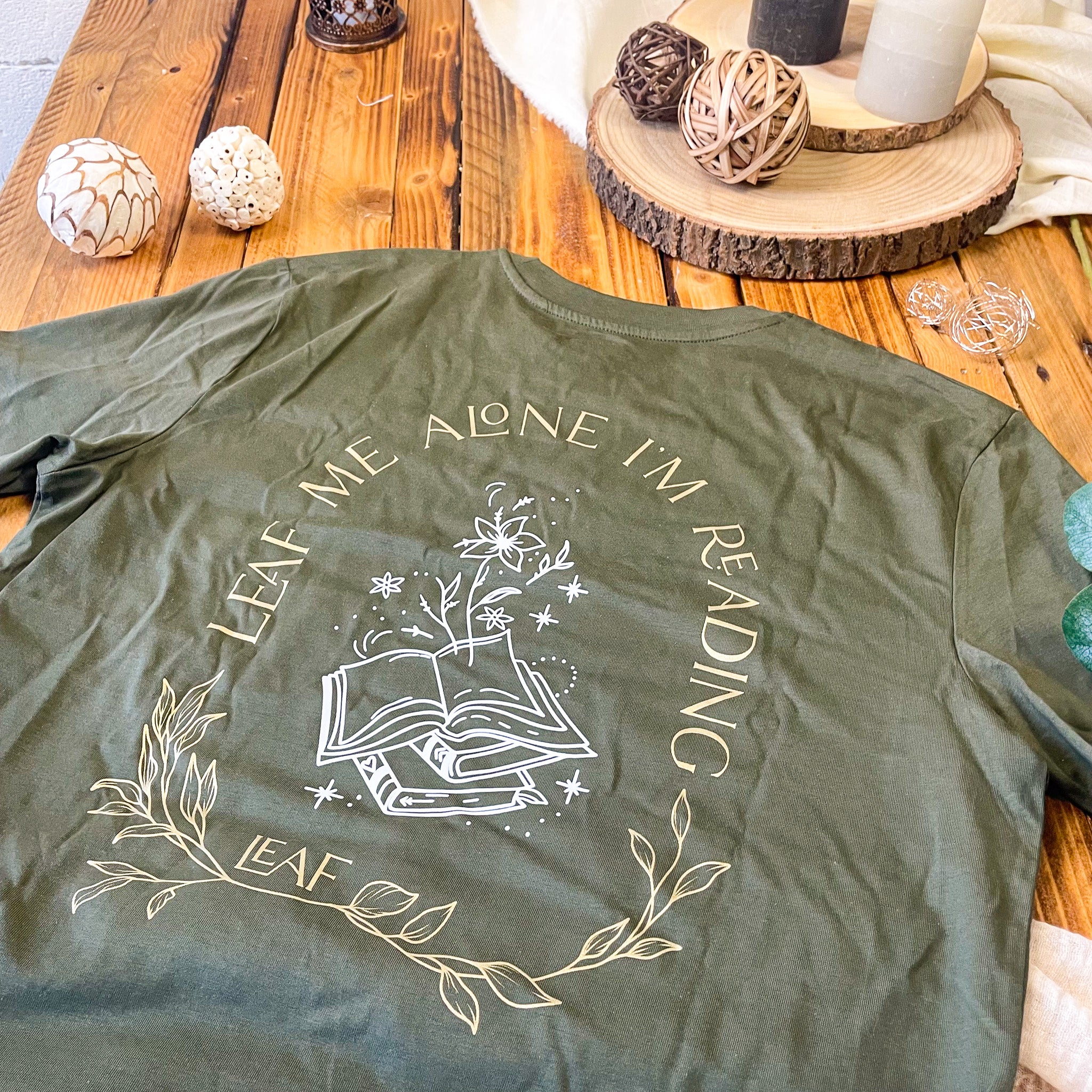 T-Shirt "LEAF me alone I'm reading"